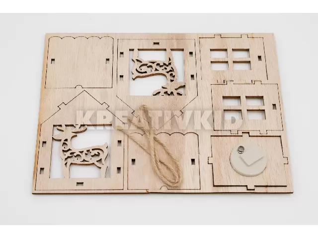 Fa házikó lapra szerelt Led+zsinór 6x8x5 cm Vintage szarvas