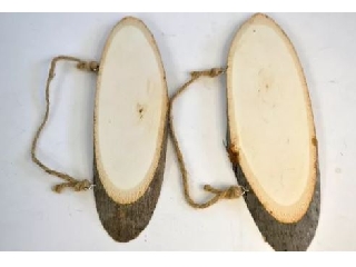 Fa szelet ovális juta akasztóval  sz.:7-9cm ,v.:1cm,H.:20cm