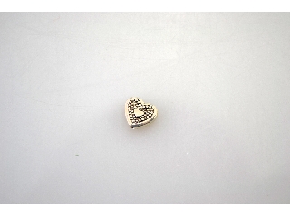 Fém fűzhető gyöngy szív 0,7x0,3 cm, vastagság:0,28 cm, lyuk:0,1cm, ezüst szín,50 db/csomag 