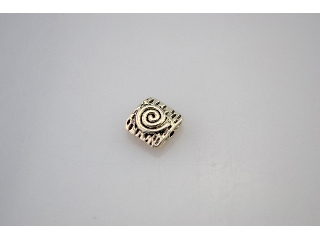 Fém fűzhető gyöngy szögletes spirál 1x0,9 cm, vastagsag:0,28 cm, lyuk:0,1cm, ezüst
