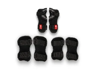 QPLAY Gyermekvédők Fekete, méret S, kor 3-5 év