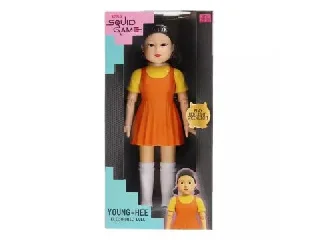 Squid Game: Young-Hee interaktív baba - 30 cm, angol nyelvű