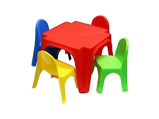 Starplast gyerek asztal négy székkel