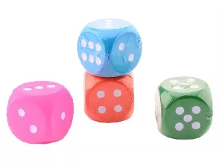 Szivacs dobókocka - 8 cm, többféle