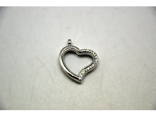 Üvegmedál +fém keret, szív forma, kinyitható ezüst 