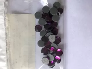 Vasalható strasszkő 6,5 mm-es 30 db/csomag - lila