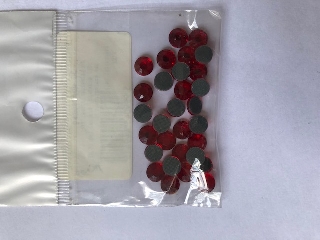 Vasalható strasszkő 6,5 mm-es 30 db/csomag - piros